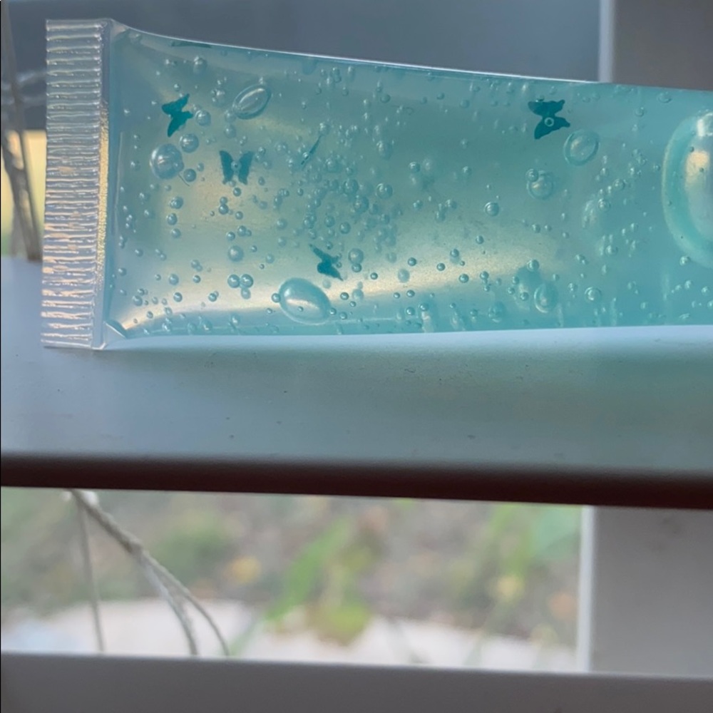 Butterfly 🦋 - Picture 3 of 3